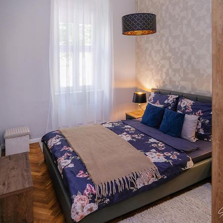 Saint Moor Suite #1 Печ Екстериор снимка